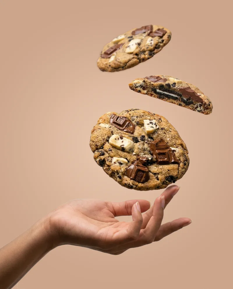 Cookies & Cream Chocolate Chunk Cookie ft. Oreo®
